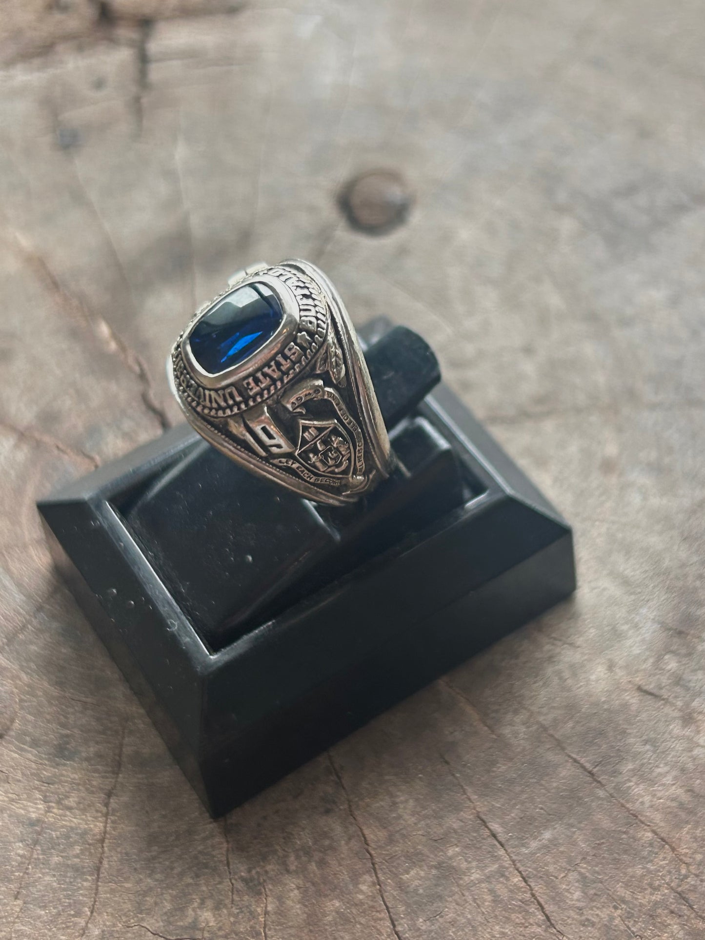 Vintage White Gold 10K & Blue Sapphire Unicersity RING