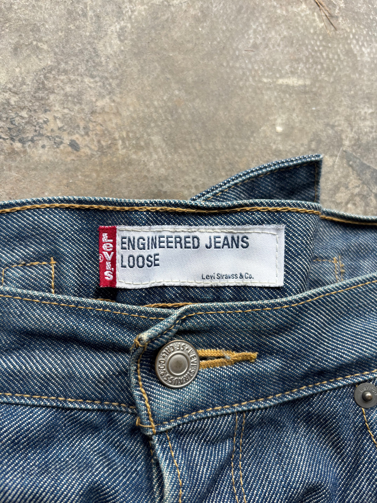 Vintage Levis Engineered Buckle Belt Loose Jeans