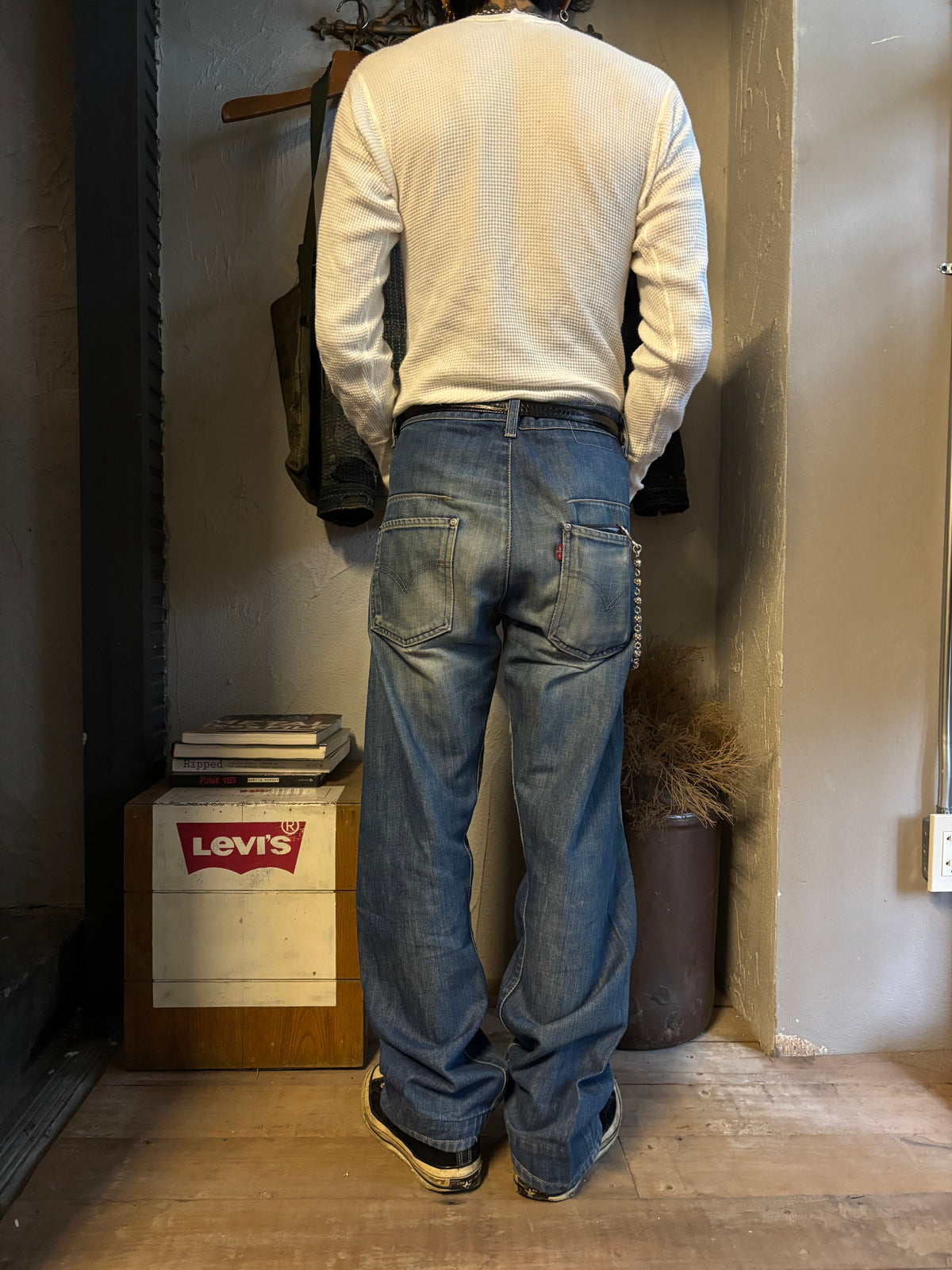 Vintage Levis Engineered Faded Jeans (32)
