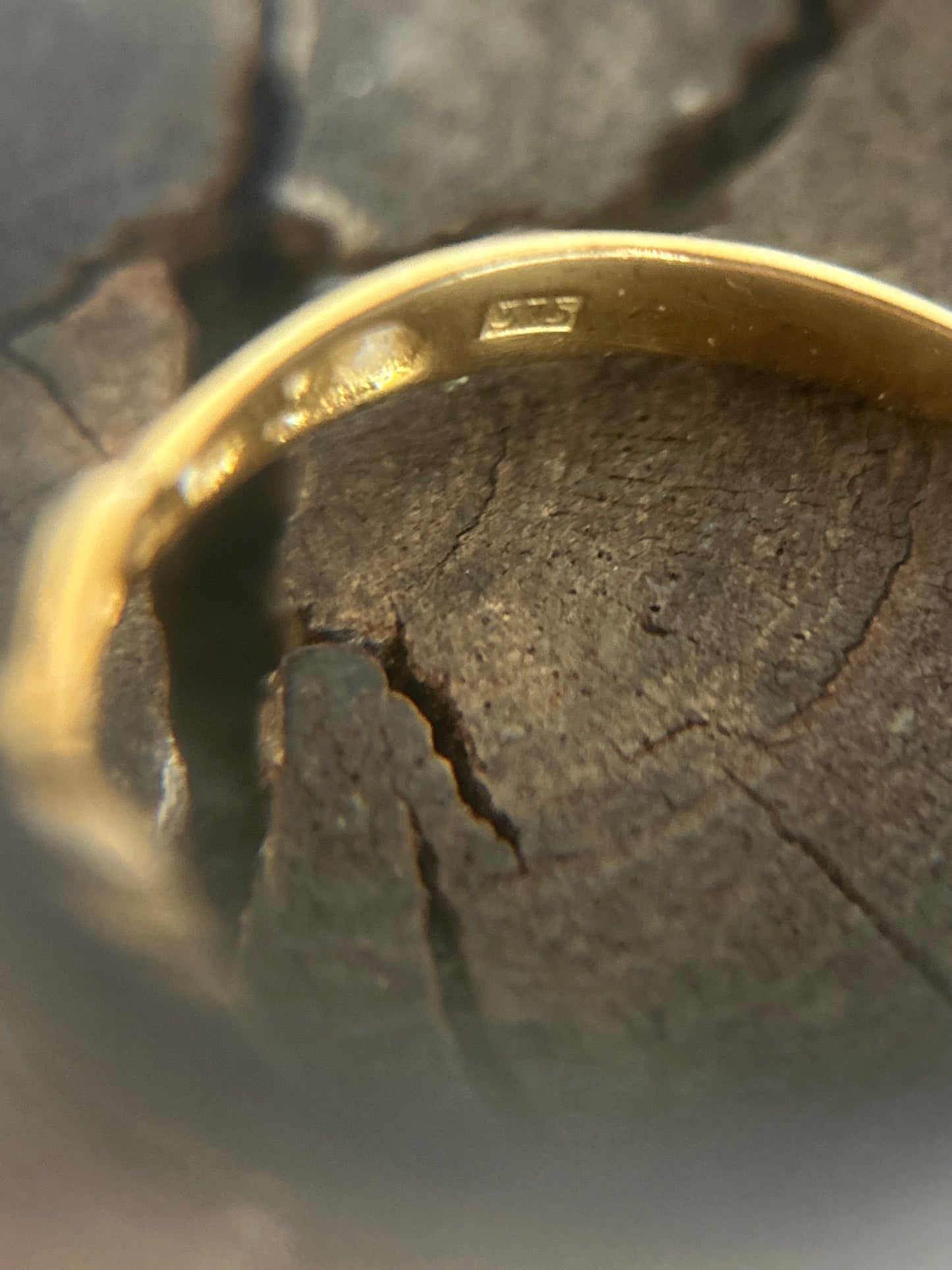 Vintage Gold 9K Claddagh Heart Ring (51)