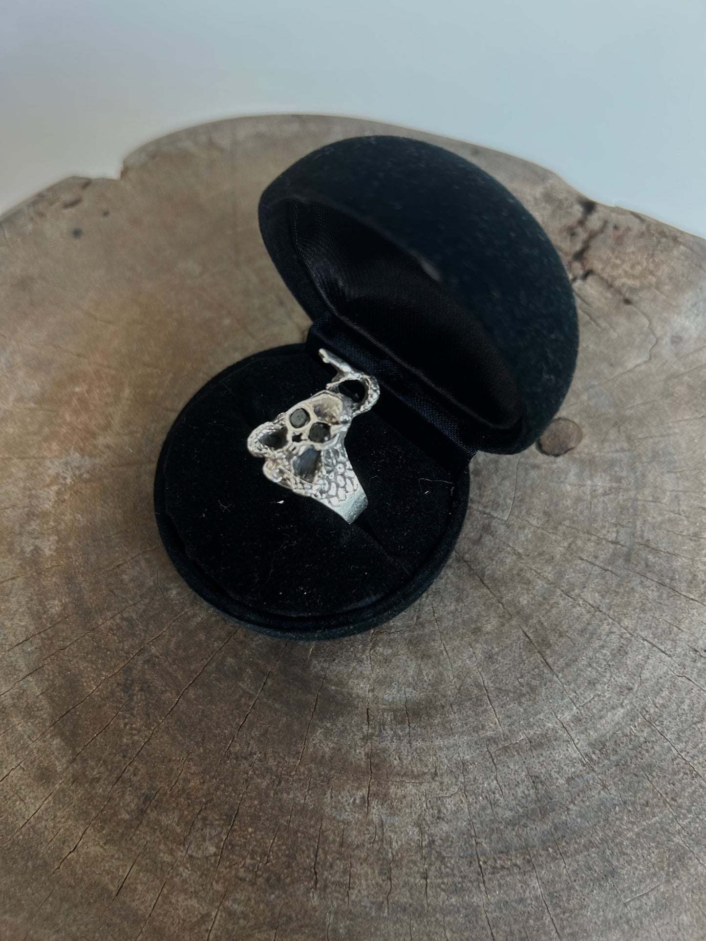 Vintage Silver 925 Serpent Skull Onyx Ring