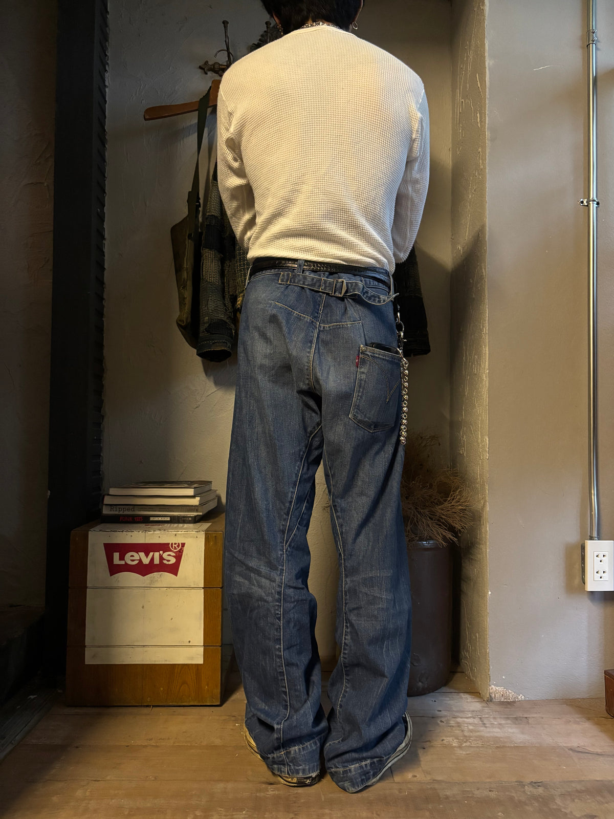 Vintage Levis Engineered Faded Buckle belt Jeans (30)
