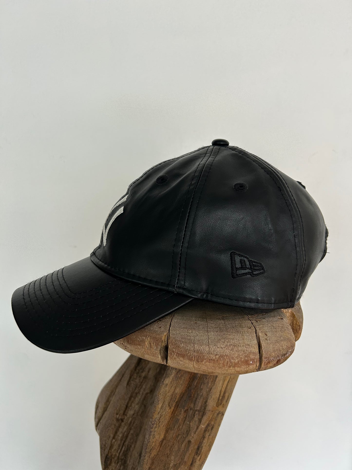 Aime Leondore Yankee Adjutable leather Cap