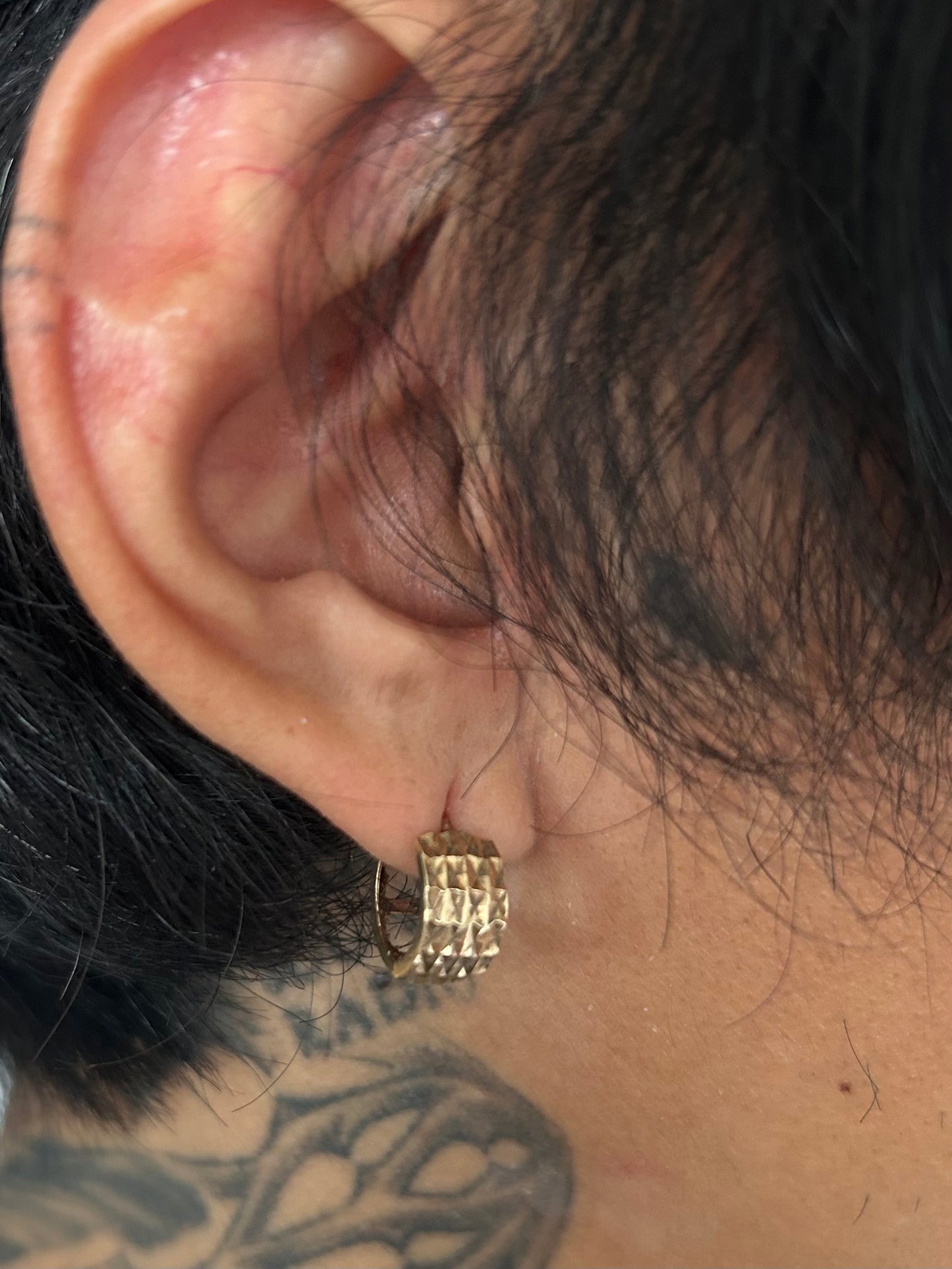 Vintage 14K italy Gold Diamond Cut Earrings