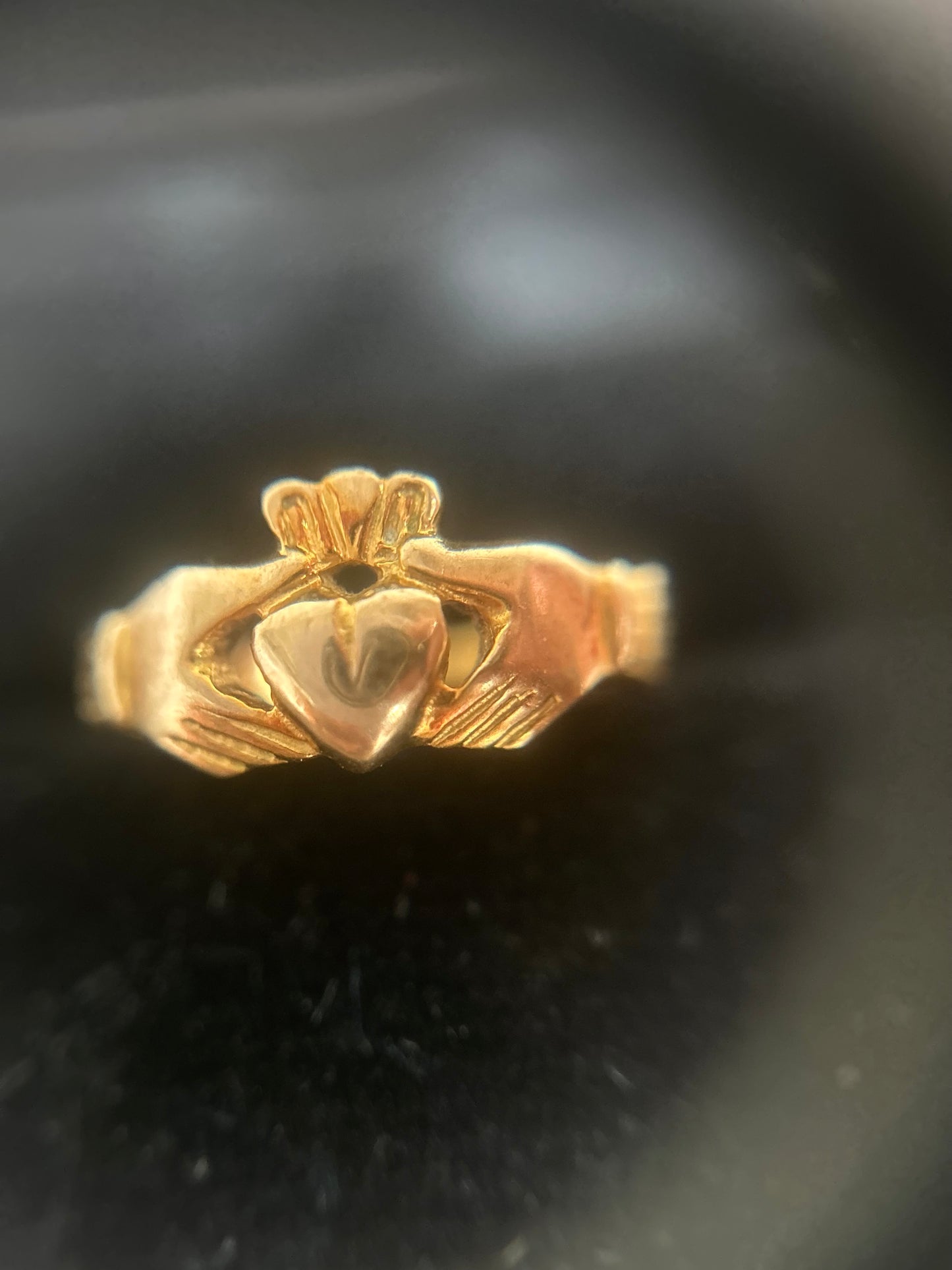 Vintage Gold 9K Claddagh Heart Ring (51)