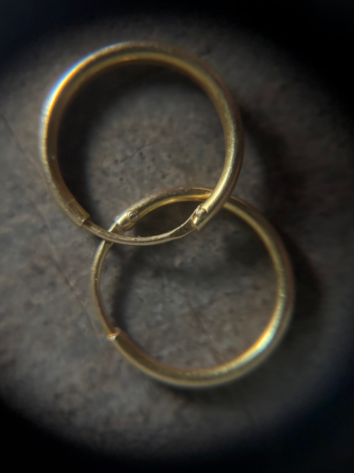 Vintage Gold 18K Classic Hoop Earrings