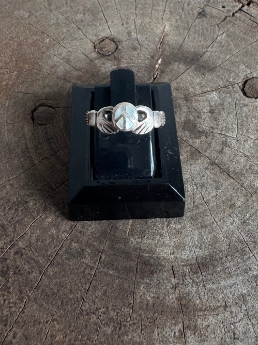 VINTAGE STERLING 925 CLADDAGH OPAL RING