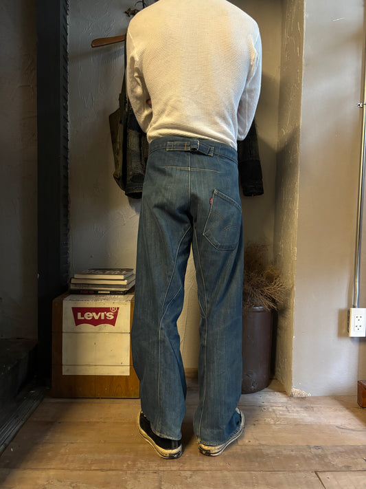 Vintage Levis Engineered Loose Jeans (31)
