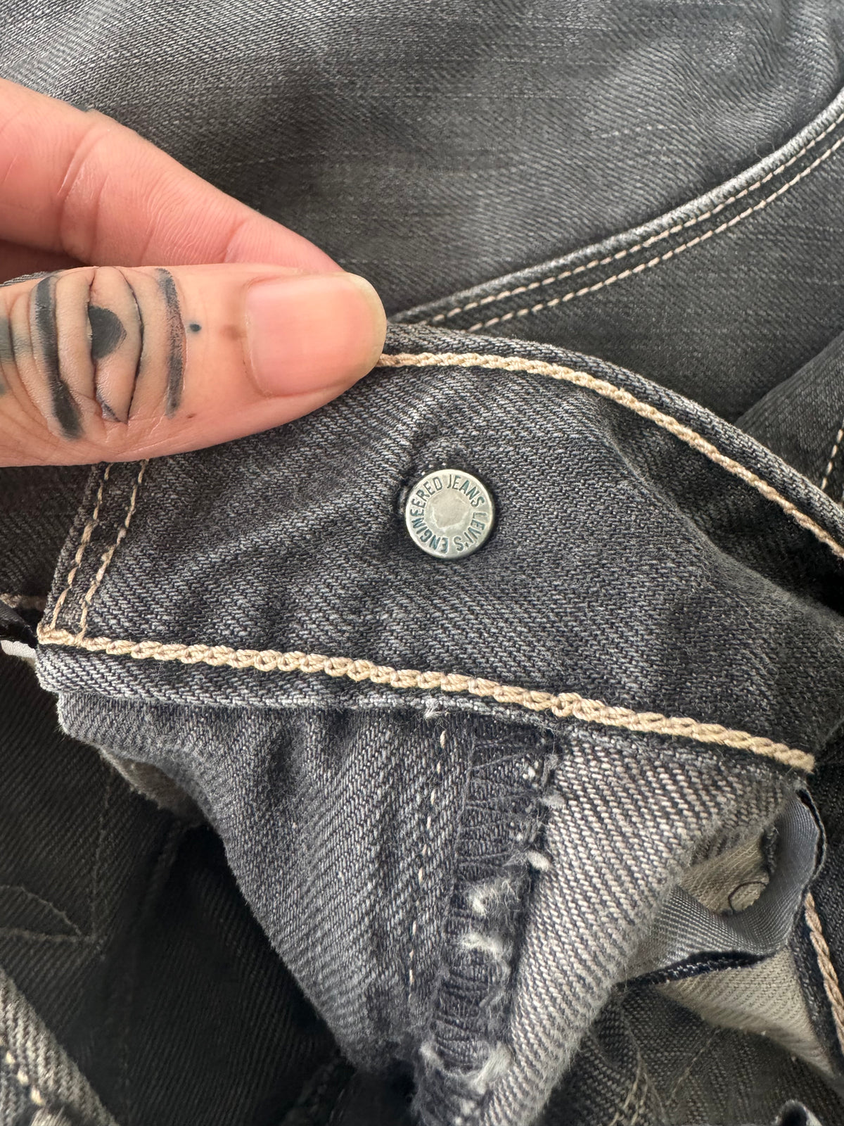 Vintage Levis Engineered Faded Black Buckle Belt (32)