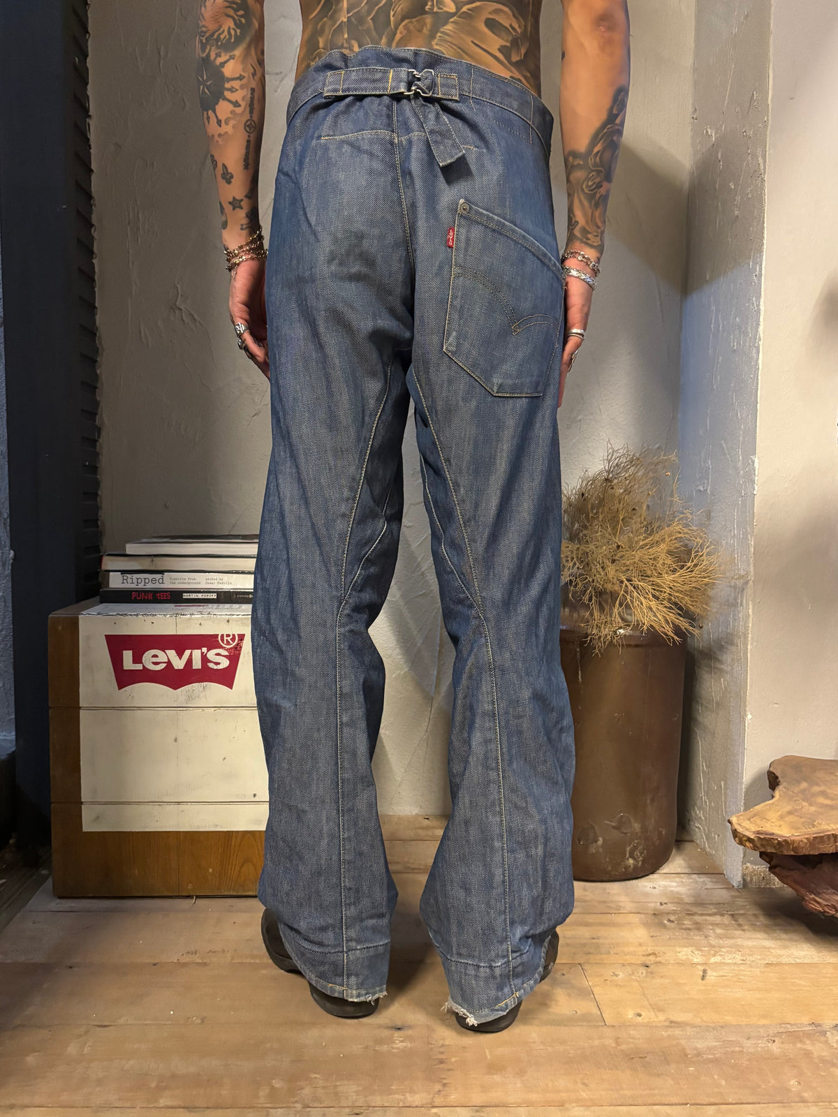 Vintage Levis Engineered Buckle Belt Loose Jeans