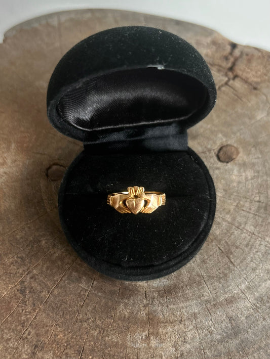 Vintage Gold 9K Claddagh Heart Ring (51)
