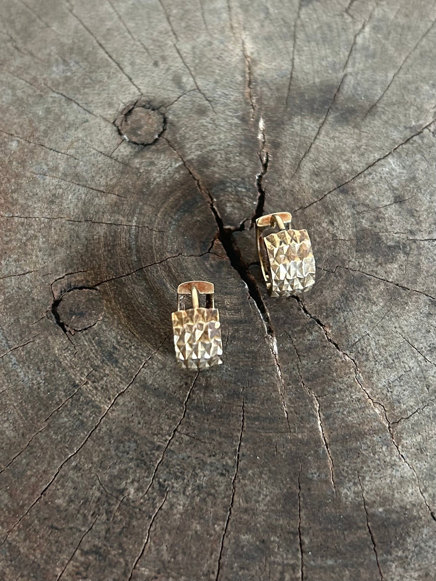 Vintage 14K italy Gold Diamond Cut Earrings