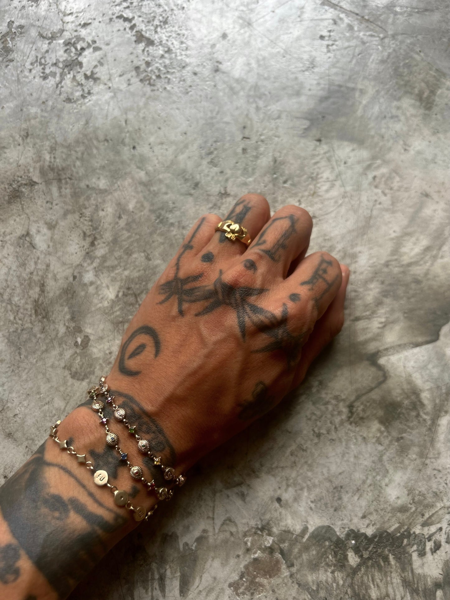 Vintage Gold 9K Claddagh Heart Ring (51)
